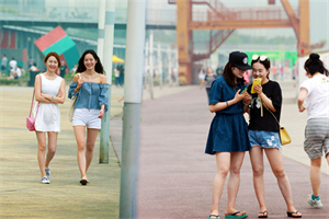 在上海步行街寻找独特风味